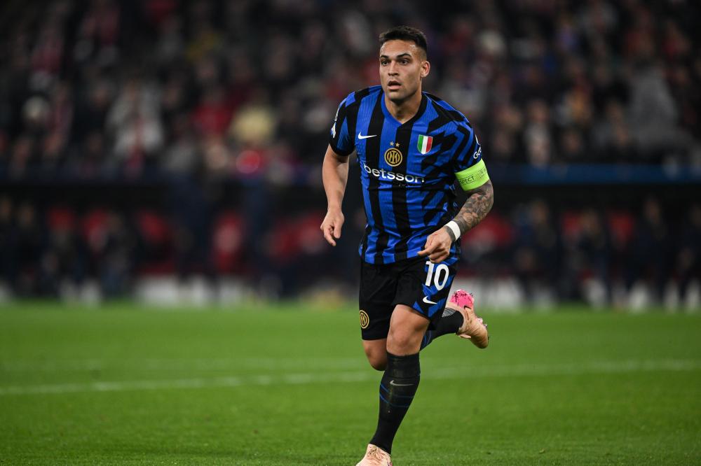 费迪南德：曼联现在非常挣扎 后面只有对蓝狐能拿分.